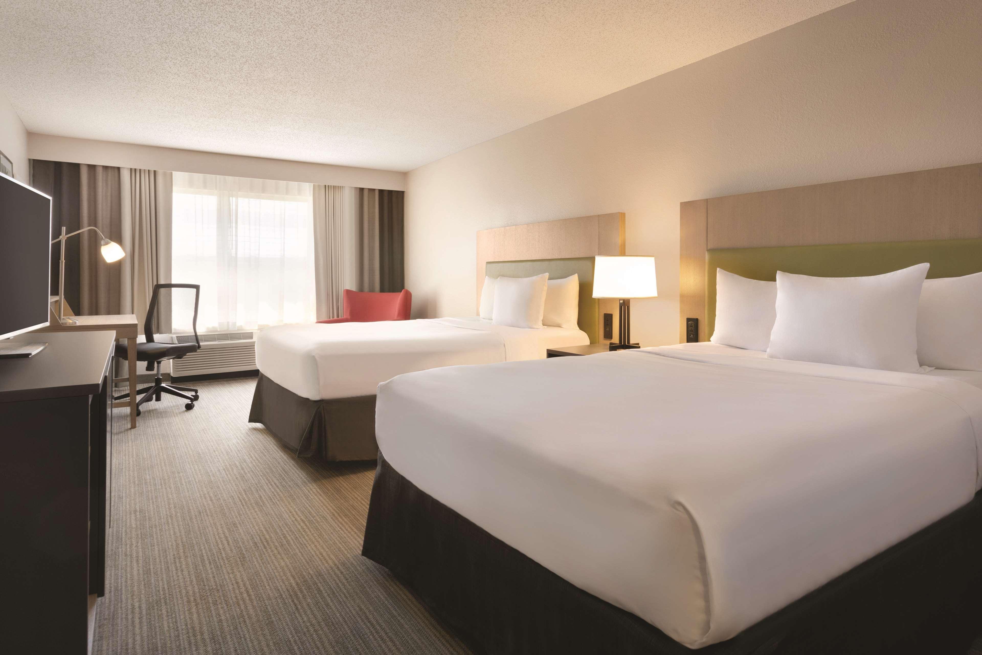 Country & By Radisson, Brooklyn Center, Mn Hotel